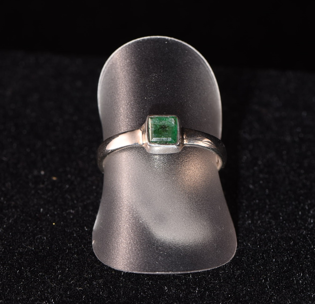 Emerald ring (Size 58)