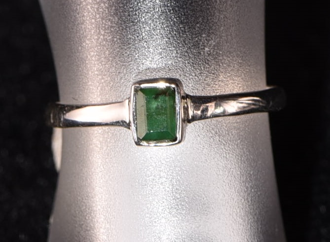 Emerald ring (Size 58)