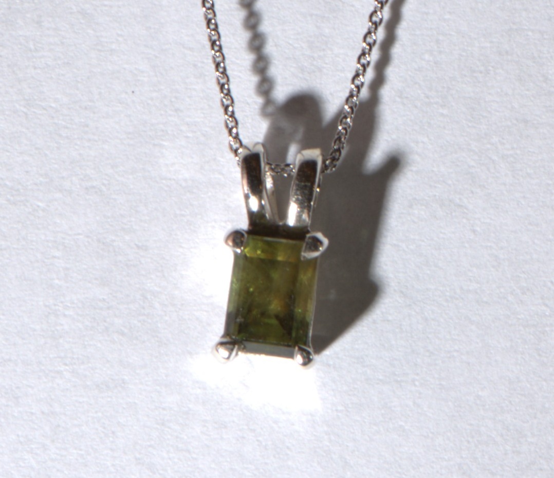 Feiner Sphenanhänger (Titanit)